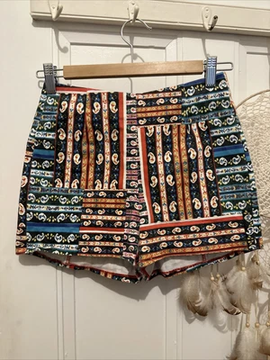 $15 • Buy Tigerlily Paisley Print Shorts Size 6