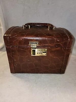 Sleek Embossed Brown Vinyal Train Case From Dillards Vintage 1990 • $40