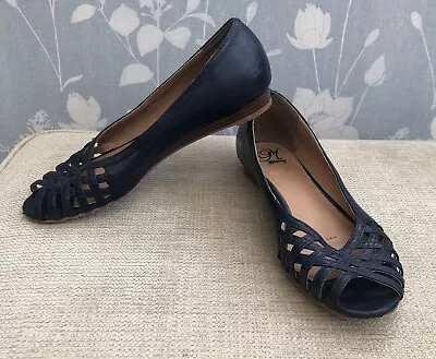 Shoes.Peep Toe. Navy. Size 6. Mantaray. • £3