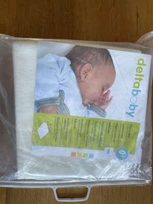 £10 • Buy DELTA Moses Basket Cot Wedge Pillow
