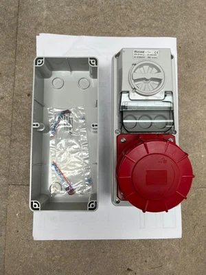 £60 • Buy 63A 3 Phase Interlocked Socket 3P+N+E Vertical Mounted 