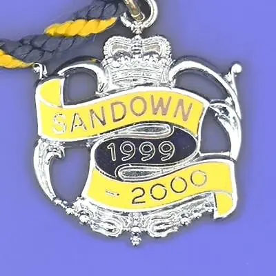 Sandown Park Horse Racing Members Badge - 1999 / 2000 • £11