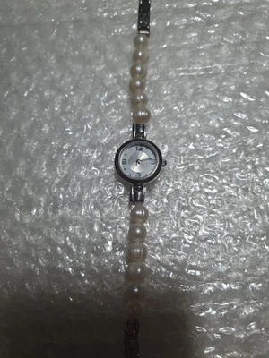 £0.99 • Buy Ladies Pearl Strap Watch. New Battery Fitted.  
