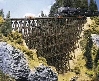 Walthers 933-3217 160' Timber Trestle Kit • $28.16