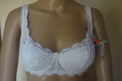 £15 • Buy Triumph Amourette 300 Whp Underwired Light Padded Bra - White Lace