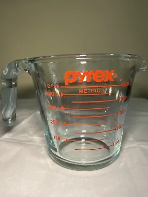   Pyrex 2 Cup Glass Measuring Cup Red Lettering Open Handle 2 Cup S138 • $11.50