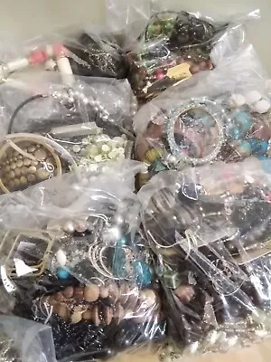 £12 • Buy Job Lot 1 Kilo Mixed Costume Jewellery Vintage And Modern Wear Resell Craft 