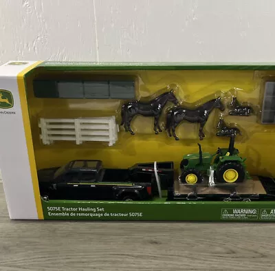 John Deere 5705E Tractor Hauling Set - Includes Hay Horses & Fence 1:32 **NEW** • $39.99