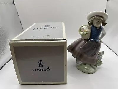 LLADRO Figurine 'Sweet Scent' - Retired - #05221 - In Original Box • $50