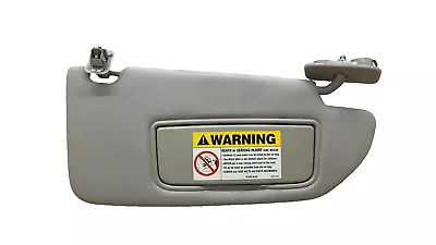 02 03 04 VOLVO 70 SERIES Right Sun Visor Xc70 (illuminated) OEM : 39966762 • $55