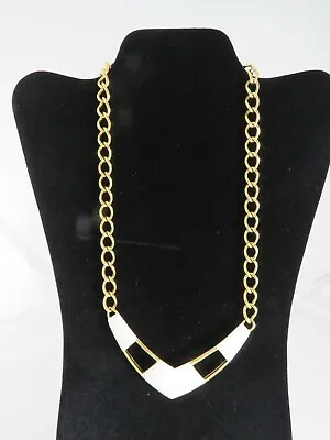 Gorgeous Vintage Mod Monet Ivory Gold Tone Enamel Necklace B6934 • $8.53