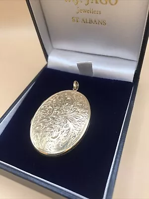 9ct Yellow Gold Large Oval Locket • £450