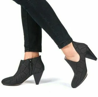 Matt Bernson Women's Embossed Leather Ankle Boot Bootie Heel Black Snake Size 7 • $17.99