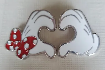 WDW Disney Mickey & Minnie Mouse Holding Heart Hands Gloves Glove Pin Set  2 • $9.95