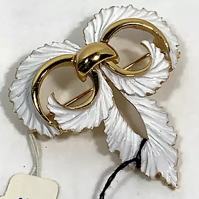 Vintage NOS Crown Trifari White Enamel On Gold Open Bow Pin Texture W/Tags HTF • $53.95