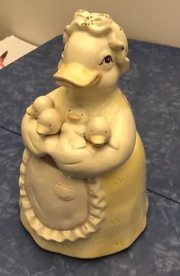 Vintage Ceramic Mother Mama Duck Hugging 4 Baby Duck Ducklings Cookie Jar • $19.50