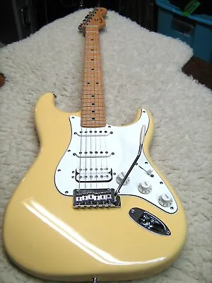 Fender 2023 MIM Stratocaster Player HSS Buttercream W/Fender Deluxe HSC • $875