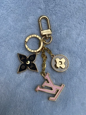 $199 • Buy Louis Vuitton Multicolor Keychain Charm Monogram Flower