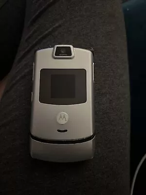 Motorola RAZR 2G Flip Phone (V3m) Silver - Vintage Collector • $21.99