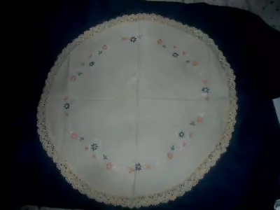 A Pretty Pale Cream Cotton Hand Embroidered Tablecloth 24  Diameter Lace Edge • £2.95