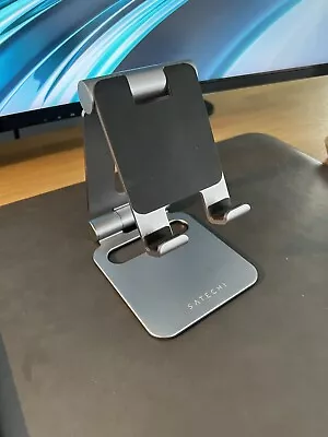 Adjustable Folding Ipad Stand • £15