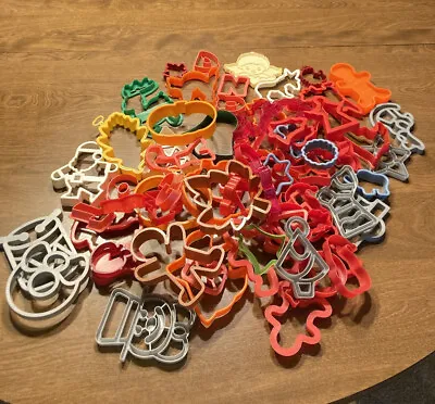 $24.95 • Buy Lot Of 70 Vintage Cookie Cutters Holiday Christmas Halloween Fall Easter Animal