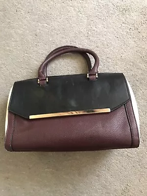 Clarks Bag Mulberry/black/cream Small Holdal Size  • £20