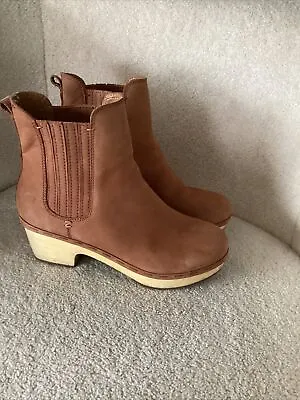 FRYE BOOTS 8.5  Odessa Chelsea Wood Heel Clog Ankle BOOTIES • $30