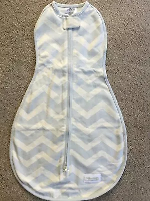 $7.99 • Buy WOOMBIE 0-3m 5-13 Lbs BLUE WHITE CHEVRON Original BABY SWADDLE Sleep Sack NEW