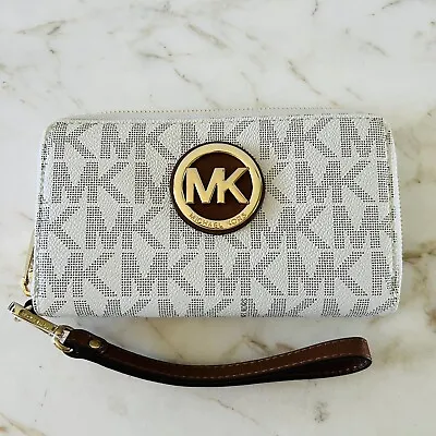 MICHAEL KORS Fulton Vanilla Flat Multi Function Phone Case Zip Wallet Wristlet • $99