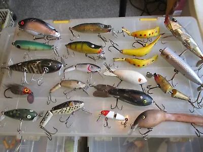 Lot Of 20 Assorted Vintage  Wood And Plastic  Fishing Lures • $22.50