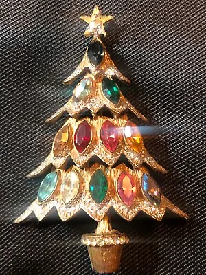 VINTAGE HATTIE CARNEGIE Frosted GOLD TONE CRYSTAL CHRISTMAS TREE BROOCH PIN • $298