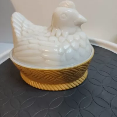 White Milk Glass Hen On Nest 1973 Avon Country Farm Chicken VTG With Soap Eggs • $18.90