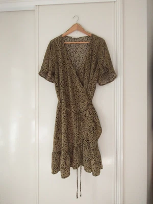 $30 • Buy Cotton On Curve Wrapped Animal Dress Size 22