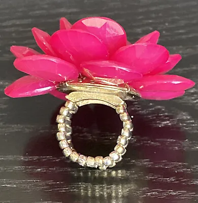 MY VINTAGE MOM’S GoldTone PANTONE Viva MAGENTA Acrylic & Rhinestone STRETCH Ring • $3.99