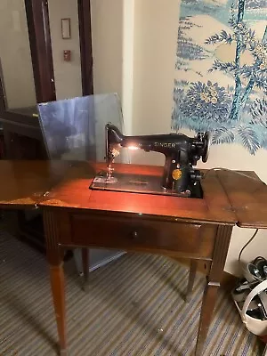 Vintage Electric Singer Sewing Machine • $200