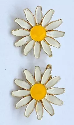 E3-1781 Vintage Gold Tone Clip On Earrings Pair .75  Enamel Sunflower • $5.99