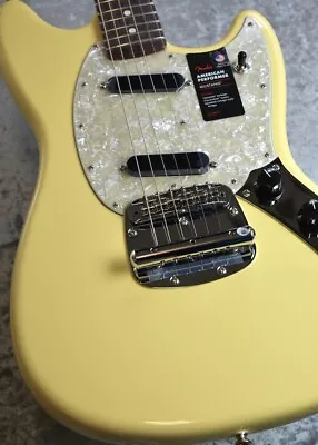 Fender AMERICAN PERFORMER MUSTANG RW / VINTAGE WHITE • $1774
