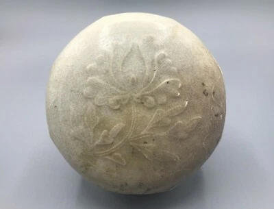 £200 • Buy Chinese Song Dynasty Celadon Glazed Box & Cover With Lotus Flower Decoration