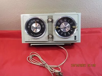 Vintage Scarce Almond Green Motorola Clock Radio All Transistor Model CX27G  • $95