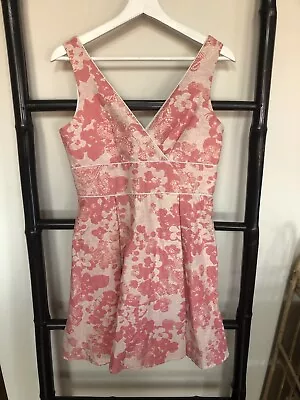 REVIEW Size 10 Dress Floral Pattern Fit & Flare V Neck & Back Classic Style • $7.50