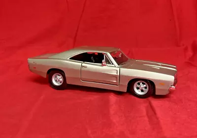 1969 Dodge Charger R/T Champagne Silver Maisto 31256 1/24 Scale Diecast Car • $19.99
