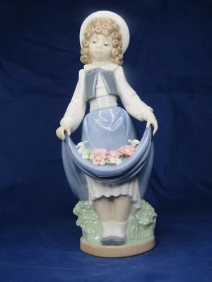 £9.50 • Buy Lladro Nao Girl Holding Flowers In Skirt (1986) Lovely Condition