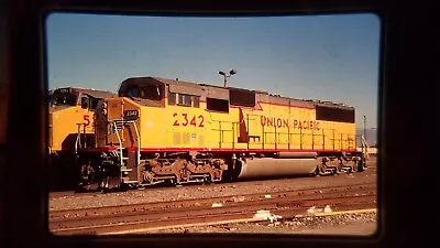 XTX08 35MM Train Slide ENGINE LOCOMOTIVE RR UP 2342 SD60M WEST COLTON CA 1-1-09 • $9.32