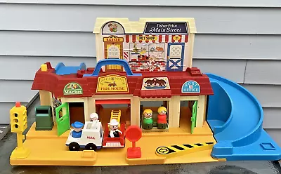 Vintage Fisher Price Little People Main Street #2500 With Letters 1989-90 • $54.99