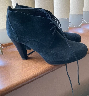 £10 • Buy M&S Footglove ShoeBoots Suede Size 4 Wide Fit Used