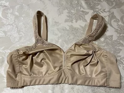 NWOT MISS MARY OF SWEDEN Smoothly Moulded Wireless Unlined 42B Beige Bra • $24.95