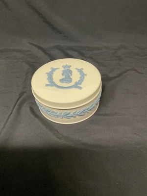 £16 • Buy Queen Elizabeth II 1953 Coronation Wedgwood Embossed Queens Ware Trinket Box