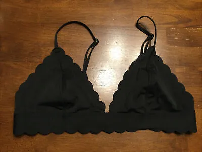 Women's H & M Scallop-Edged  Bikini Top Size M Black • $5