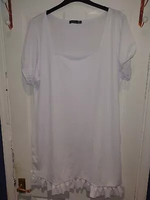 Boohoo White T Shirt Dress - Size 10 Polyester  • $0.32